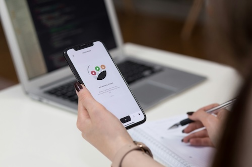hand holding a phone